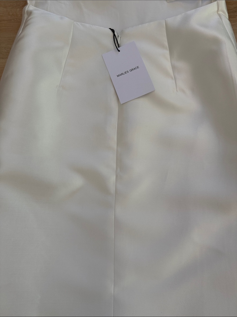 Elegant Backless White Midi Dress - Picture 5 of 5